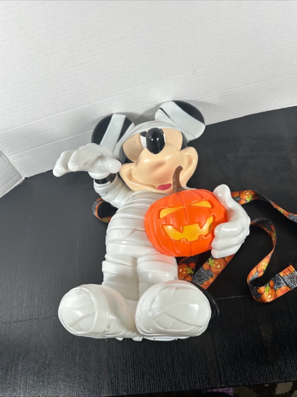Disney Glow-in-the-Dark Mickey mummy popcorn bucket Disney parks - Picture 9 of 9